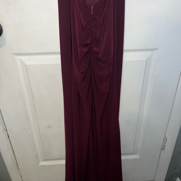 Elegant Burgundy Evening Gown - Picture 4 of 12